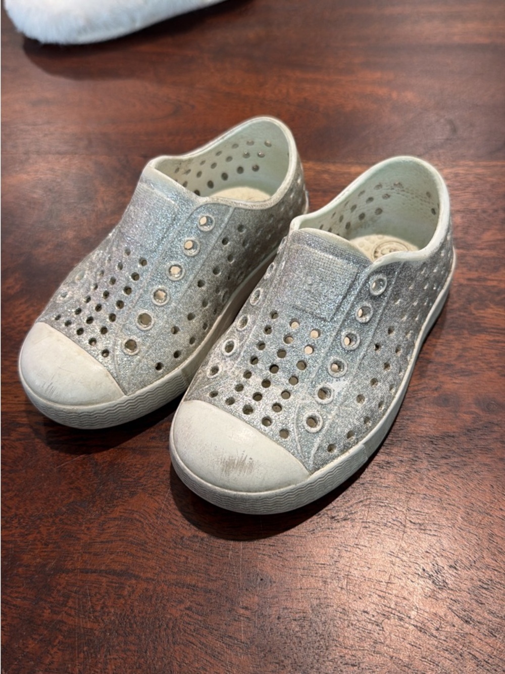 Native Kids Glitter Slip-On Sneakers in Silver